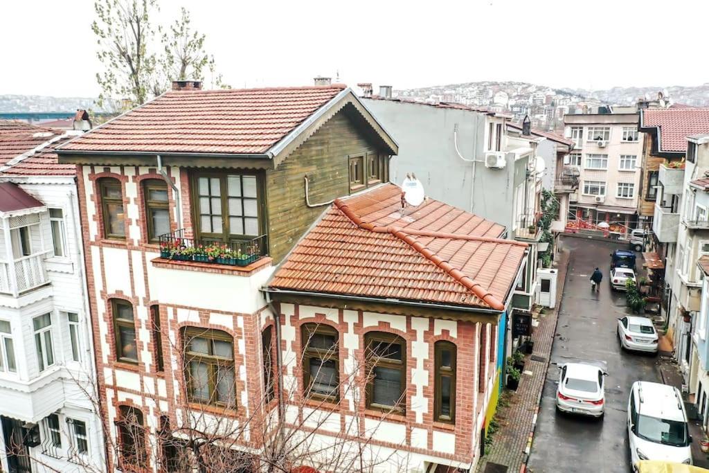 Historical Greco-Ottoman Pavilion Near Tram In Fatih Istanbul Eksteriør billede