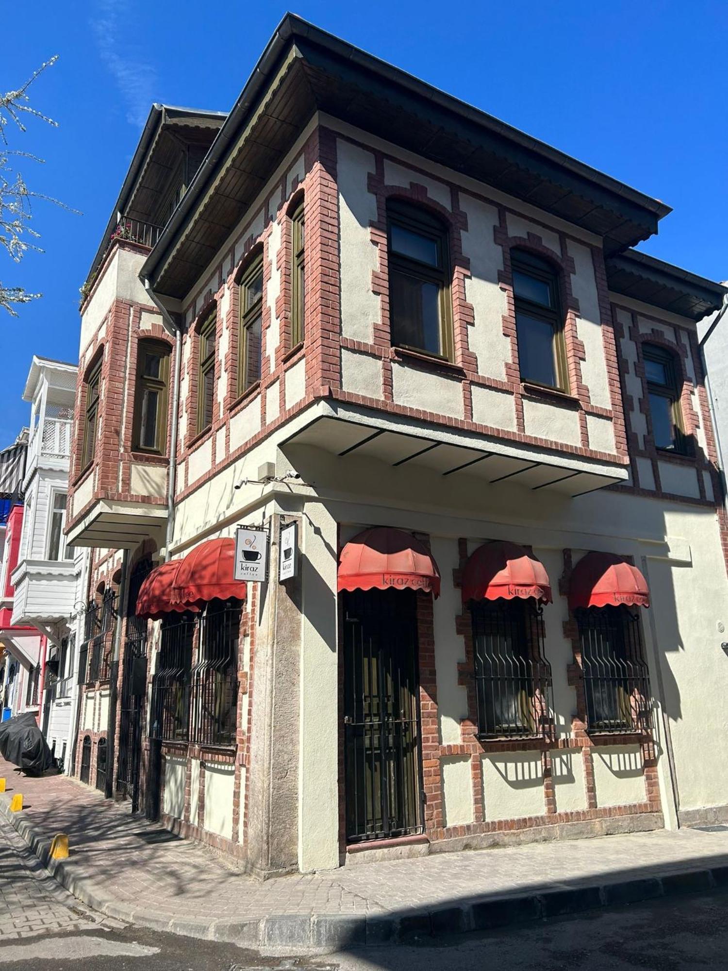 Historical Greco-Ottoman Pavilion Near Tram In Fatih Istanbul Eksteriør billede